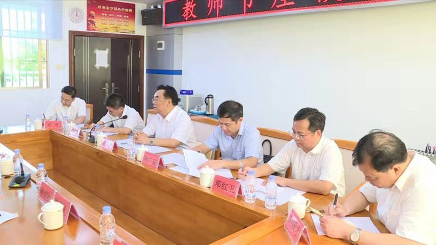 弘揚(yáng)高尚師德 潛心立德樹(shù)人 | 市委書(shū)記丁紅都教師節(jié)慰問(wèn)河源中學(xué)實(shí)驗(yàn)學(xué)校教師